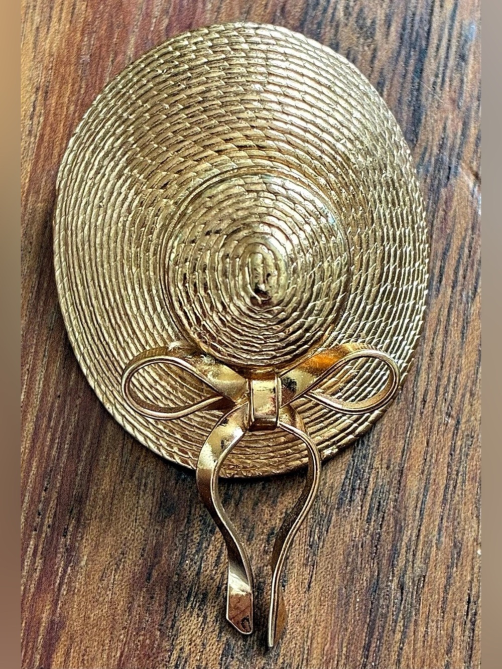 VTG Napier Gold Tone Straw Hat Bonnet Brooch Bow Book Piece Mother Daughter Pin